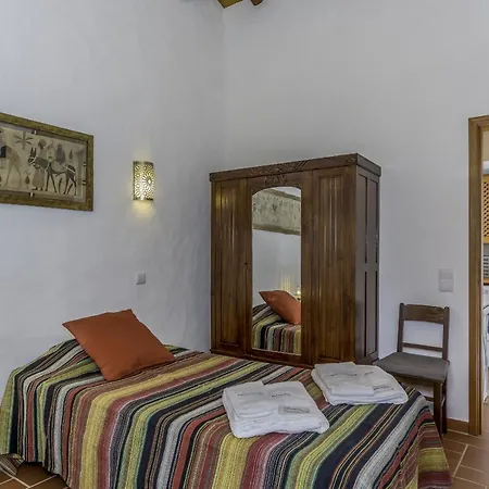 Holiday home Casas Da Capela Do Monte, Country Houses