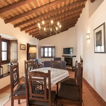 Casas Da Capela Do Monte, Country *