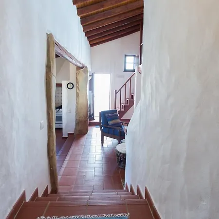 Casas Da Capela Do Monte, Country *
