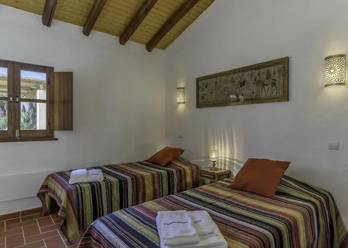 Casas Da Capela Do Monte, Country *