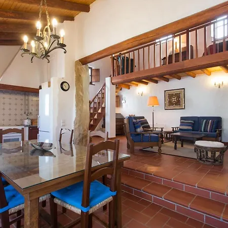 Casas Da Capela Do Monte, Country