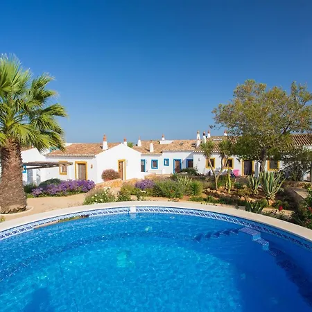 Casas Da Capela Do Monte, Country