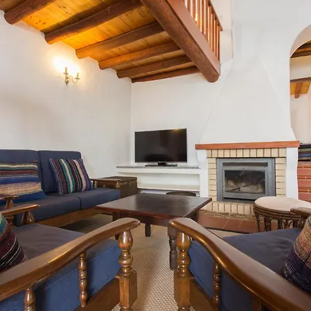 Casas Da Capela Do Monte, Country