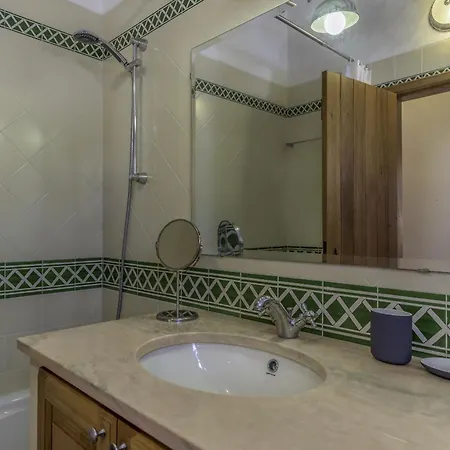 Semesterbostad Casas Da Capela Do Monte, Country Houses *