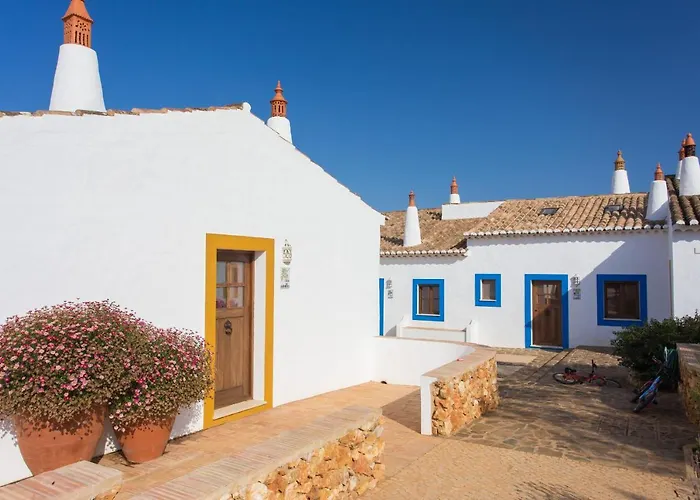 Casas Da Capela Do Monte, Country *