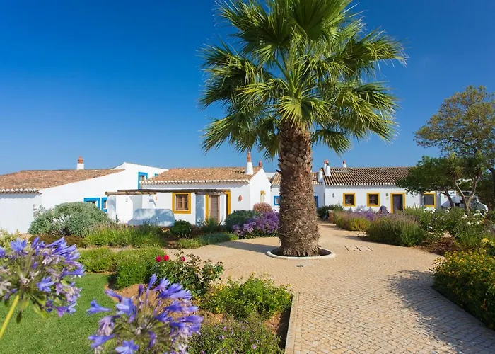 Casas Da Capela Do Monte, Country *