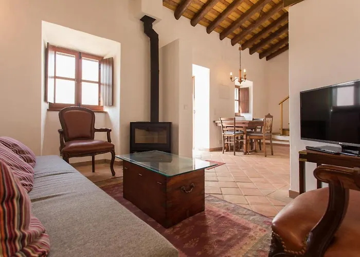 Casas Da Capela Do Monte, Country *