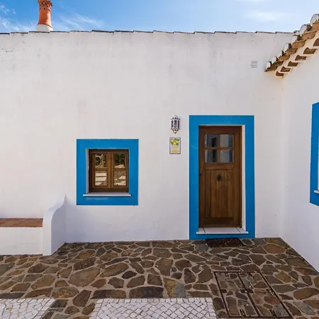 Casas Da Capela Do Monte, Country