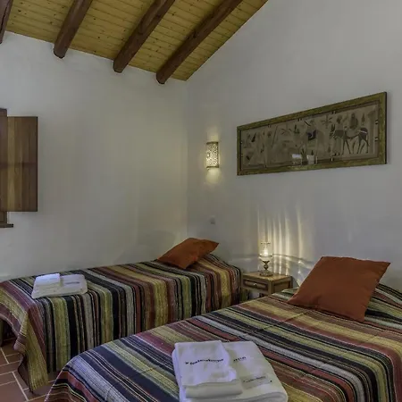 Casas Da Capela Do Monte, Country *