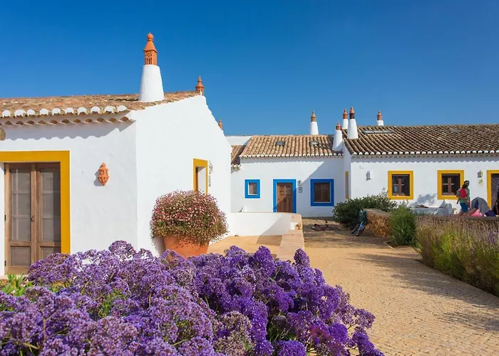 Casas Da Capela Do Monte, Country